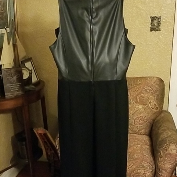 Dress - Picture 3 of 3